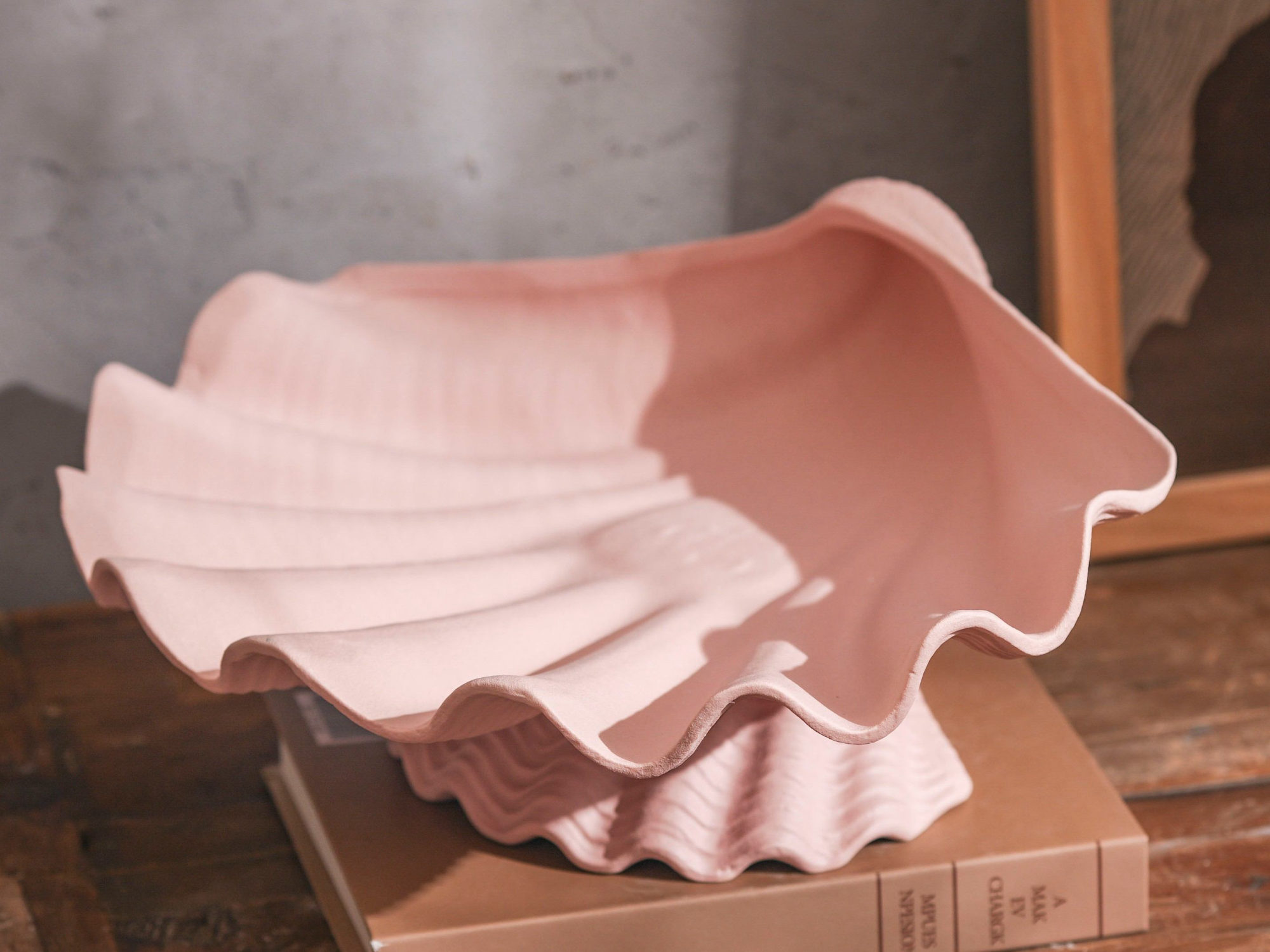 Pink Ruffled Shell-Shaped Vase